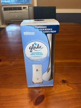 Glade Automatic Spray Holder in Blue and White